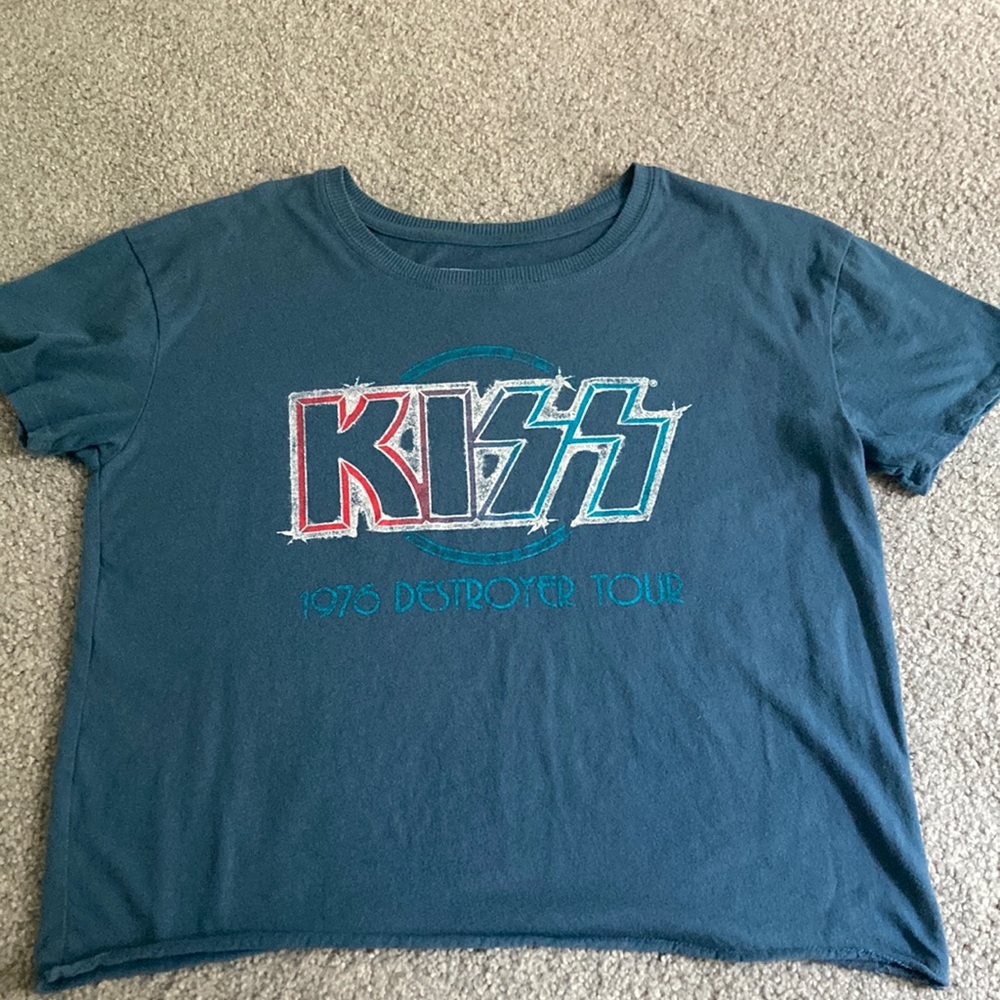 kiss cropped band tee size medium